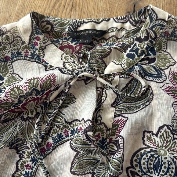 Banana Republic Sheer Tie Front Floral Paisley Ivory Earth Tone Blouse Size XS - Picture 2 of 5